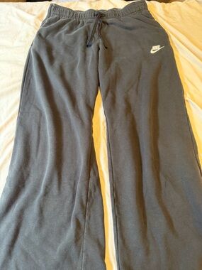 Nike Gray Sweatpant Bottoms with White Logo Tag